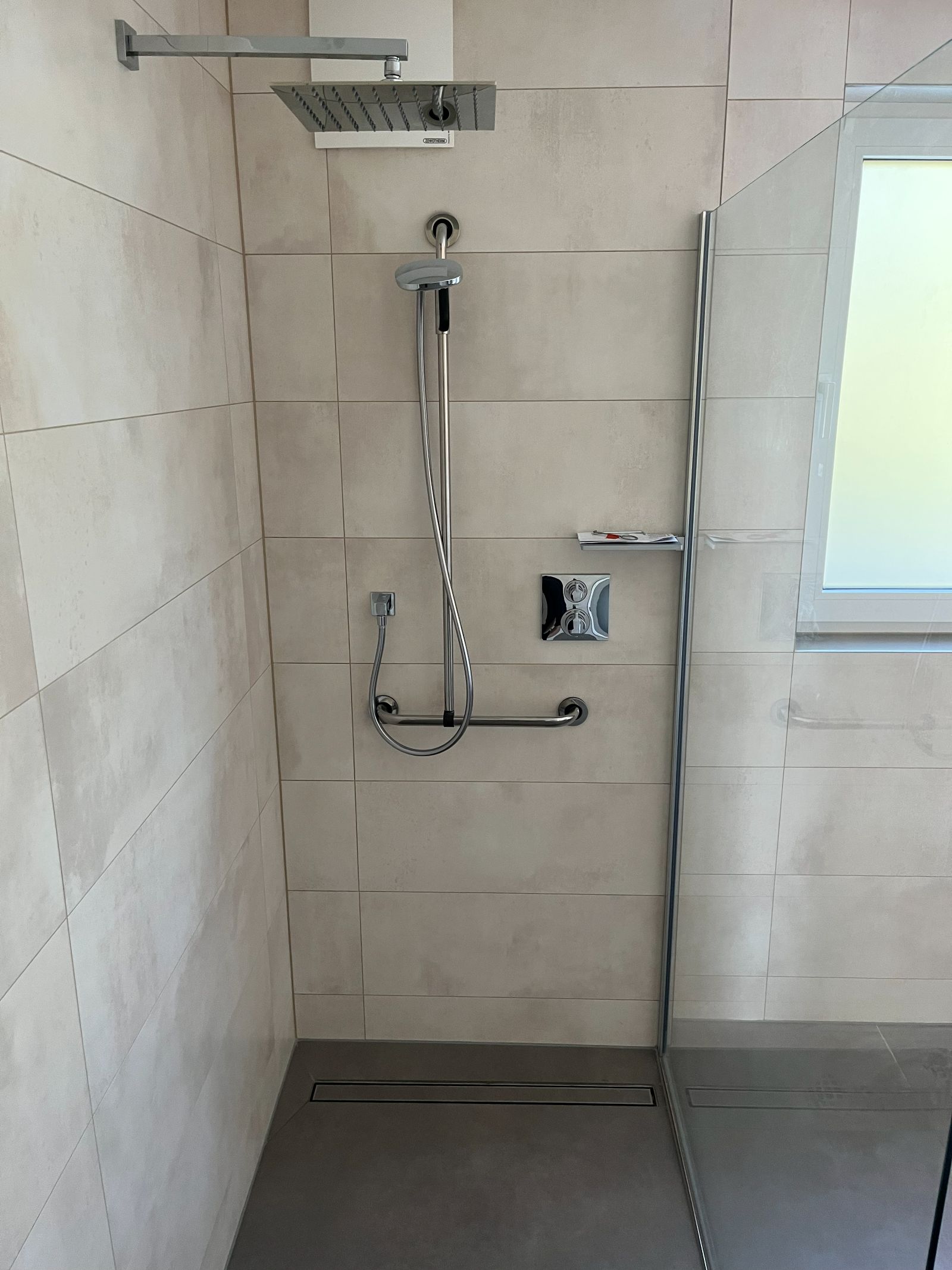 Designbad mit bodengleicher Regendusche