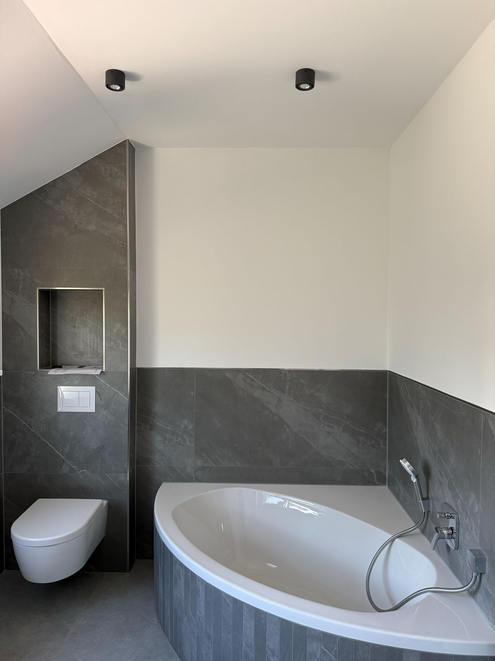 Bad mit Eckbadewanne