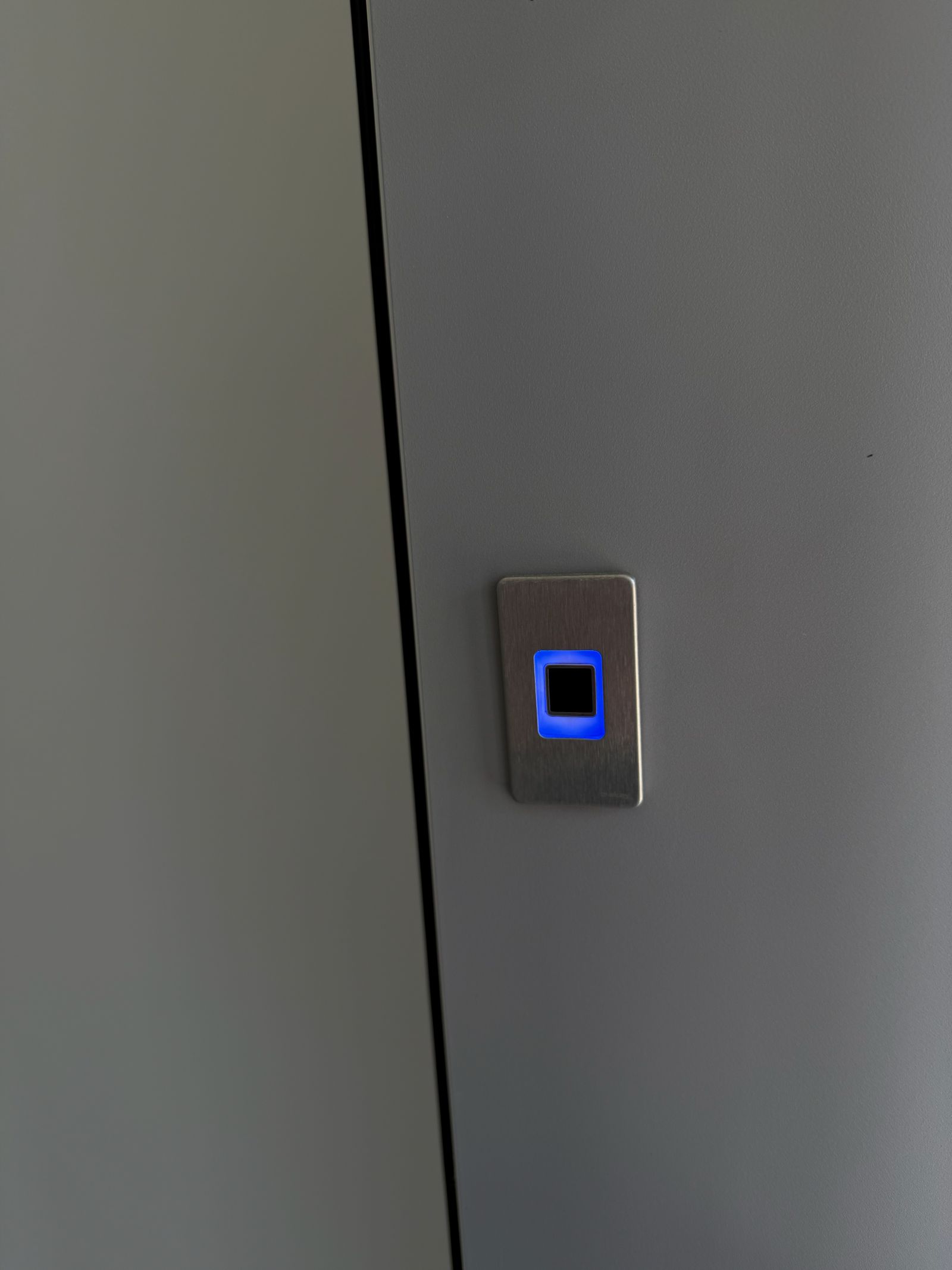 Hauseingang mit Finger-ID