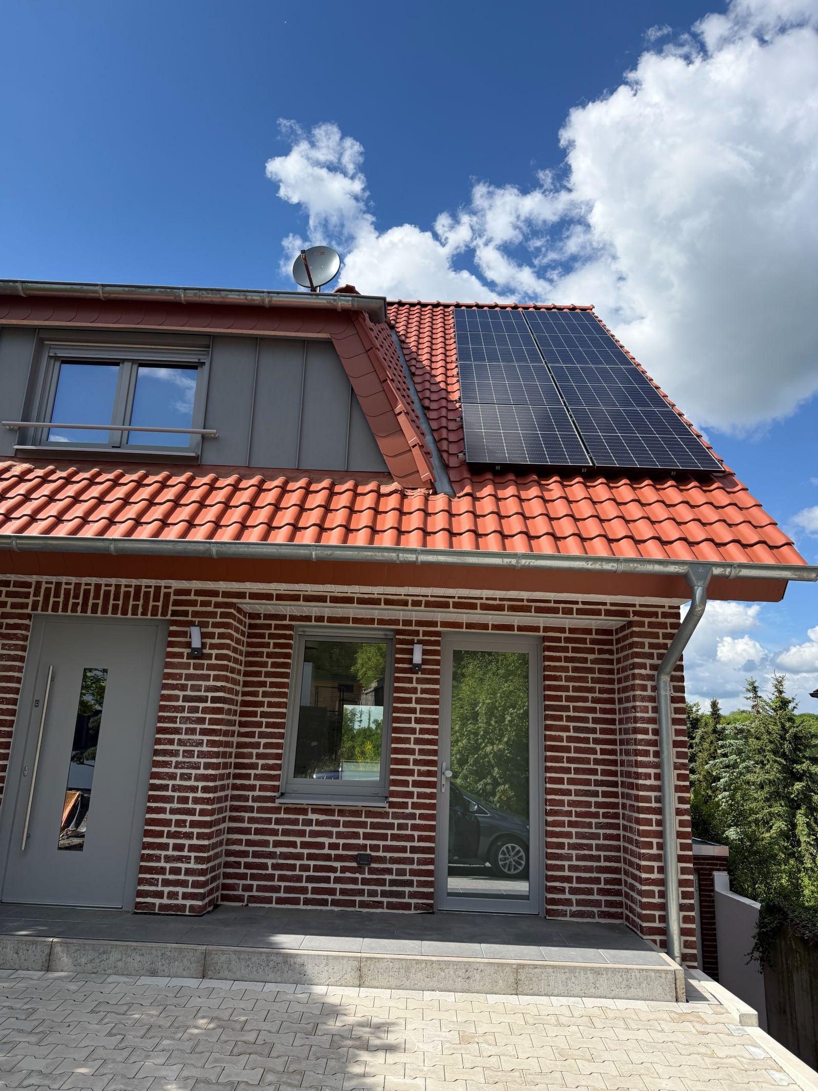 Klinkerfassade mit Photovoltaik