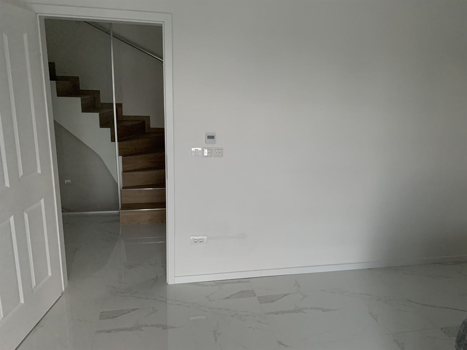 Eingangsdiele mit offener Treppe