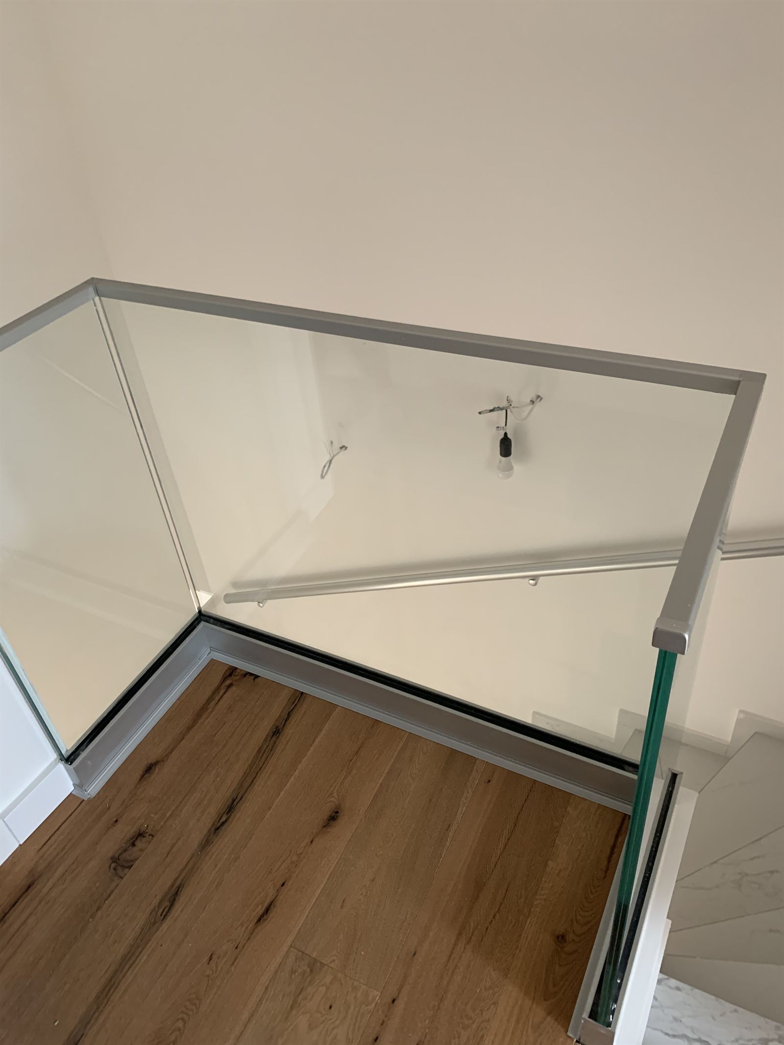 Treppe mit Glasgeländer