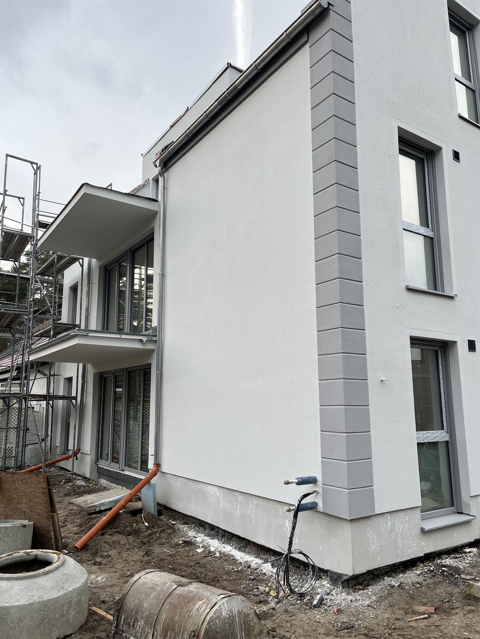 Rohbau mit Balkonen